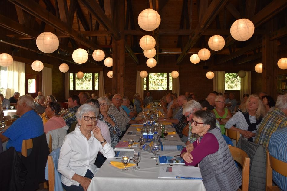 Gute Beteiligung an der 52. General-versammlung der Sportbahnen Elm im Bergrestaurant Ämpächli (Bilder: e.huber)