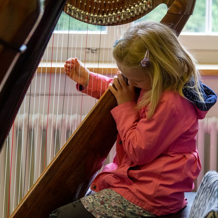 Einladung zum Tag der offenen Tür – Entdecken Sie den Instrumentenparcours der Glarner Musikschule