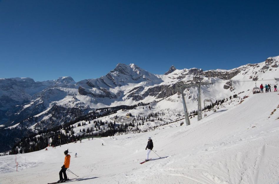 Skifahren im Wintersportgebiet Braunwald. (Bild: zvg)