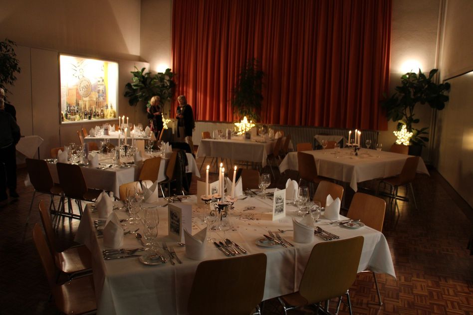 Candle Light Dinner - Der Saal war echt festlich geschmückt (Bilder: p.meier)