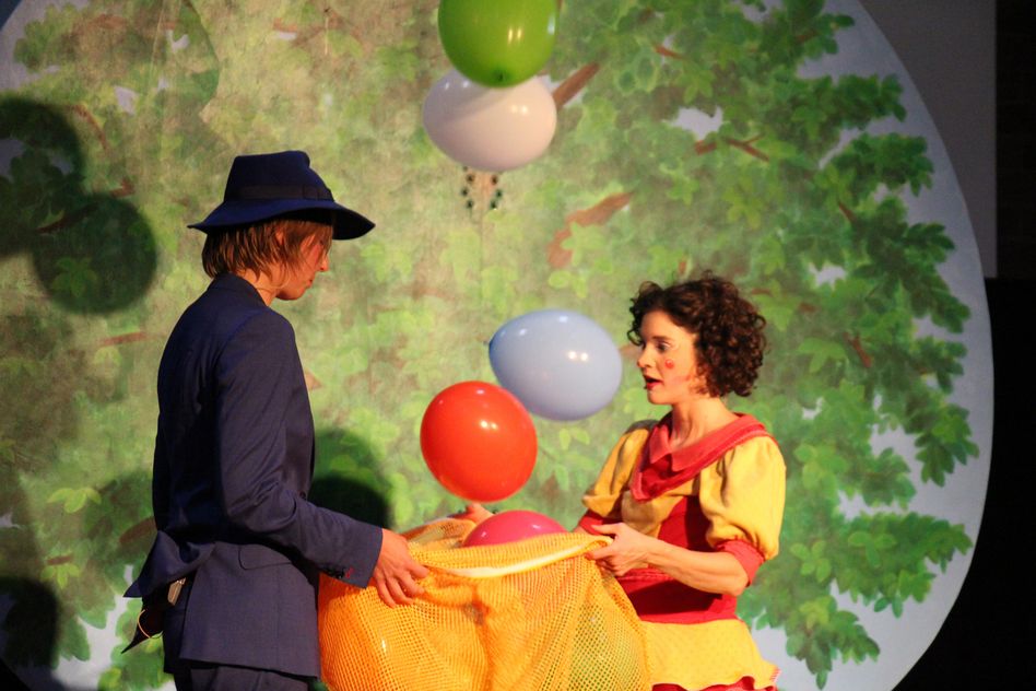 «Apfelglück» und Luftballons im Güterschuppen Glarus