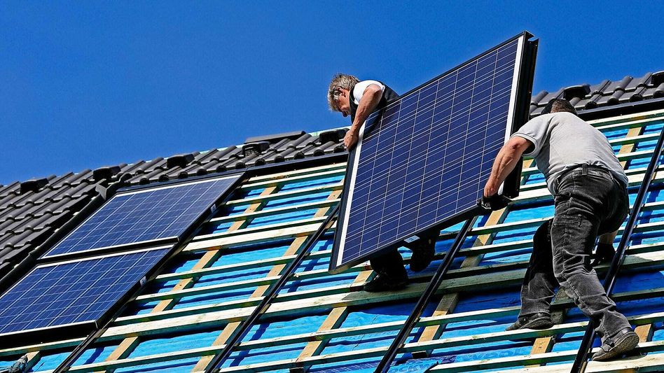 Fotovoltaik: Erträge aus kleinen Solaranlagen unterliegen auch künftig der Einkommenssteuerpflicht •( Foto: Keystone-SDA.)