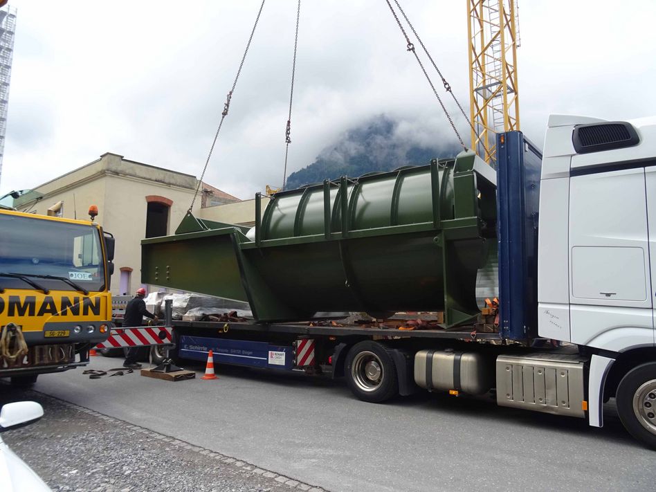 Anlieferung der 11 Tonnen schweren Wasserkraftschnecke