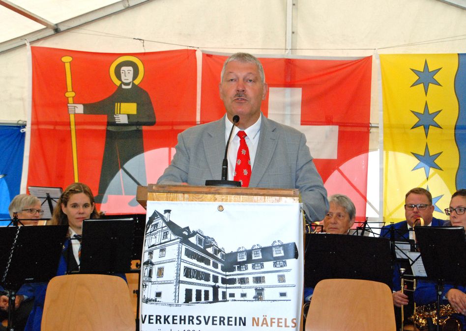 Näfelser und Molliser feierten würdig den 1. August in einem Festzelt