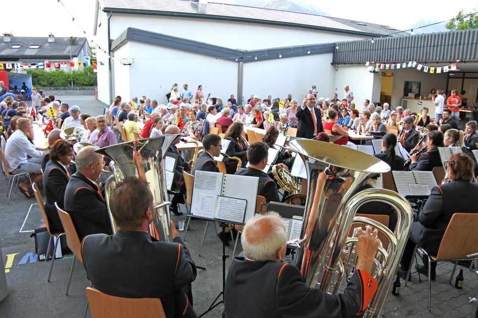 Besinnliche 1. Augustfeier auf dem Rautischulhaus-Platz in Oberurnen (Bilder: hasp)