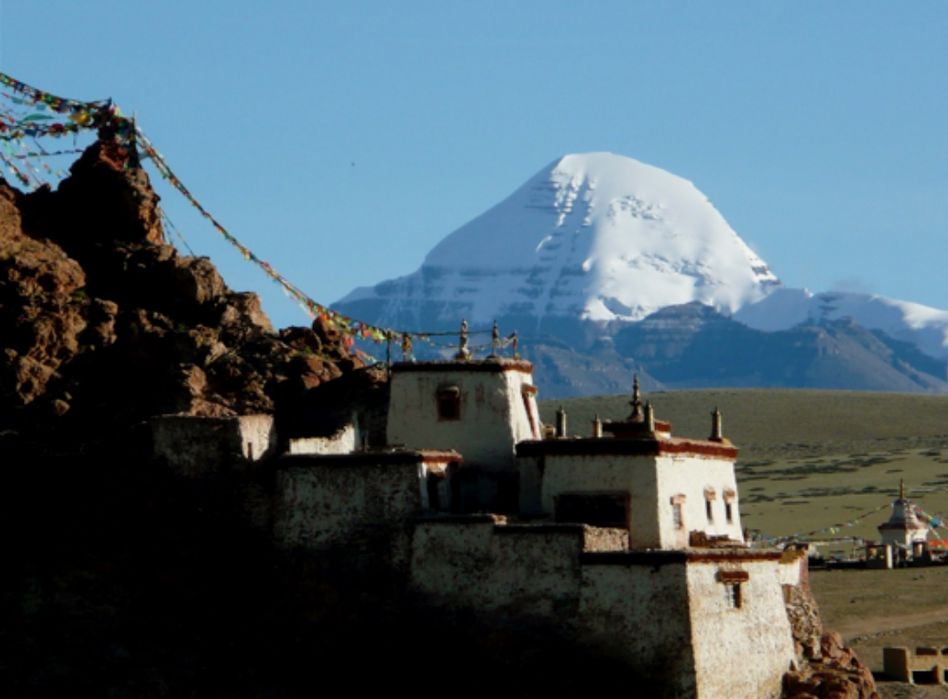 Tibet – das Dach der Welt: Im Hintergrund der heilige Berg Kailash