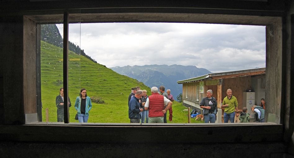 Fröhliche Bau-Feier auf der Alp Oberblegi Unterstafel