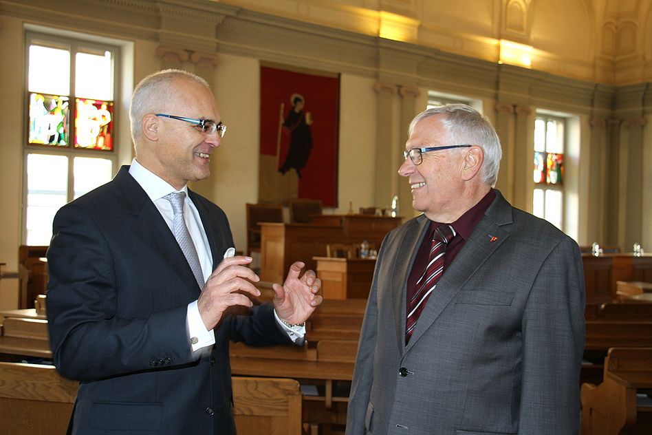 Andreas Hefti (links) übernimmt das Amt des Synodepräsidenten von Hans Thomann.