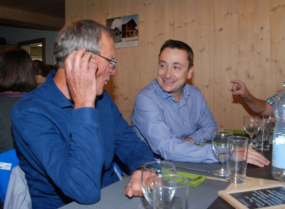 Skiklub-Präsident Urs Pedrocchi im Gespräch mit dem ehemaligen Hüttenwart Ruedi Wissmann