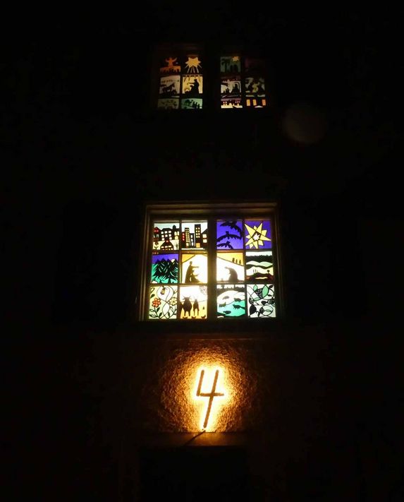 Adventsfenster in Oberurnen (Bilder: zvg)