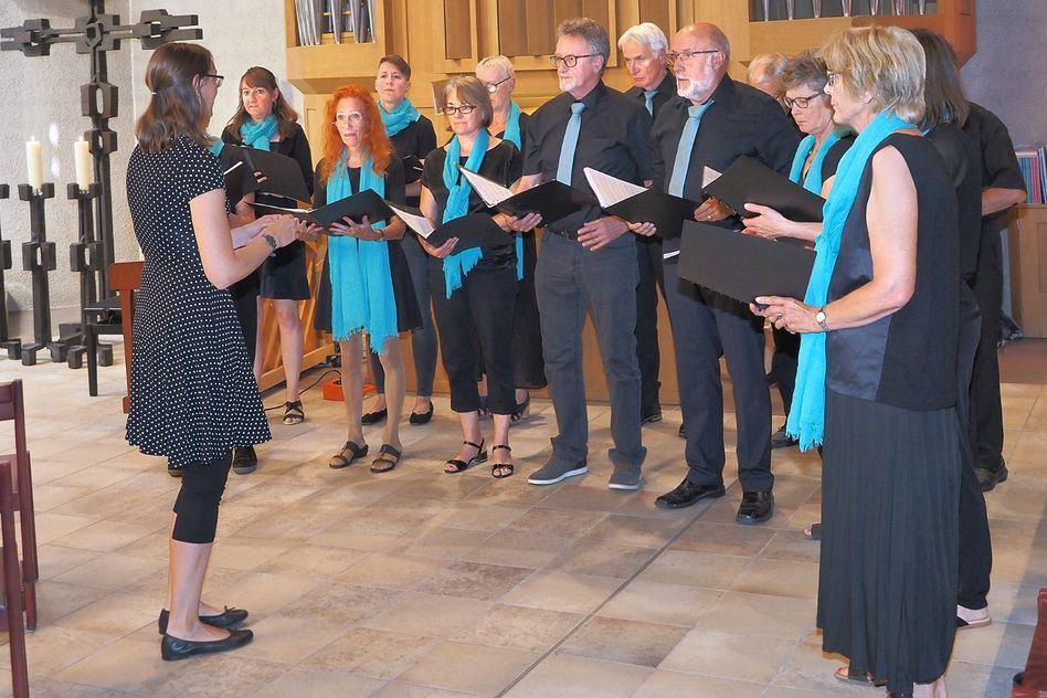 Der Chor 1666 verleiht dem Gottesdienst einen würdigen musikalischen Rahmen. (Foto: Kurt Gröbli)