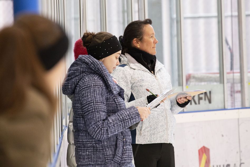 Erfolgreich bestandene Sternli-Tests bei den Eiskunstläuferinnen des GEC