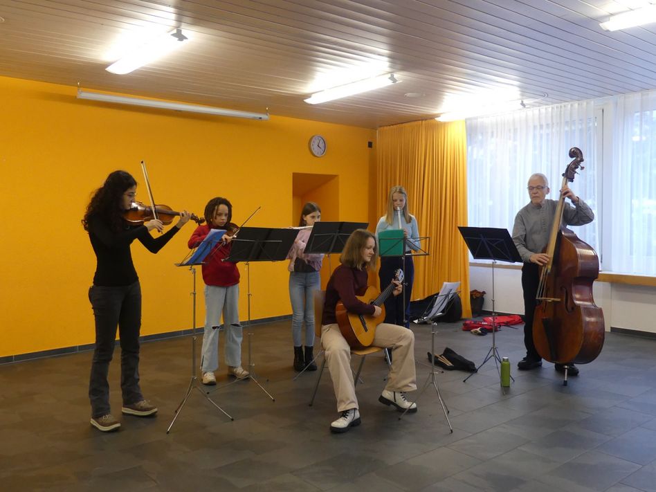 Schülergruppe der Musikschule unter der Leitung von Andreas Habert
