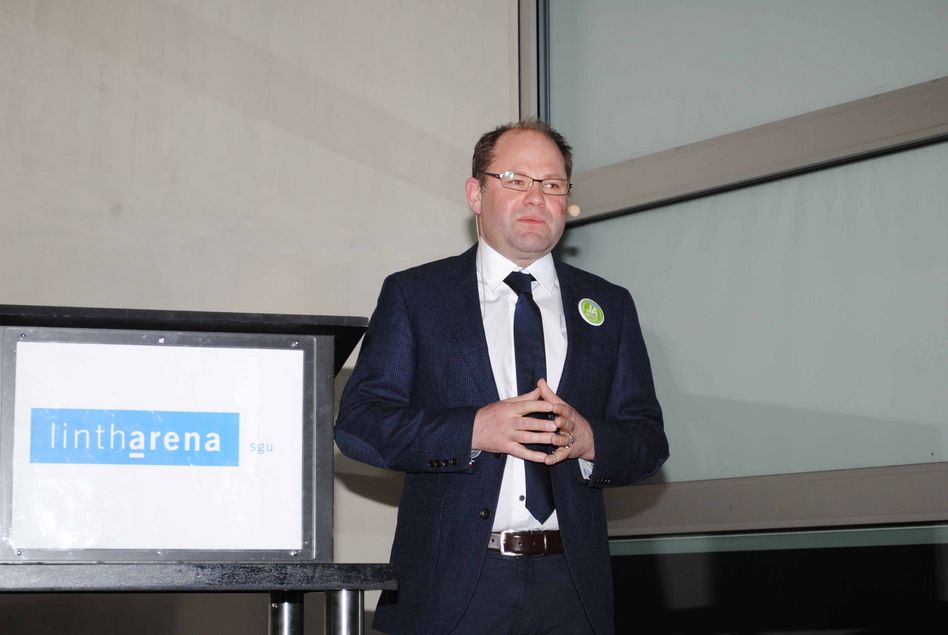 VR-Präsident Adrian Hager informierte ausführlich über das Projekt 2018+ der lintharena. (Bilder: a.lombardi) An der Gesprächsrunde beteiligten sich (von links): Bäderexperte Thomas Spengler