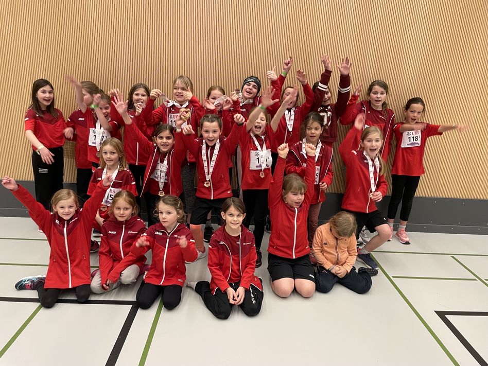 Gold für die DTV Niederurnen Jugend am UBS Kidscup Team (Bilder: zvg)