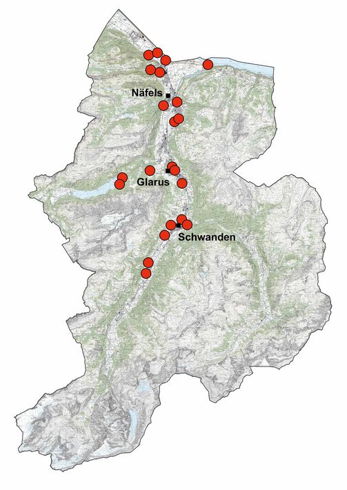 Positive Nachweise der Asiatischen Buschmücke im Kanton Glarus (rote Punkte). Quelle: Kantonalte Abteilung Umweltschutz und Energie