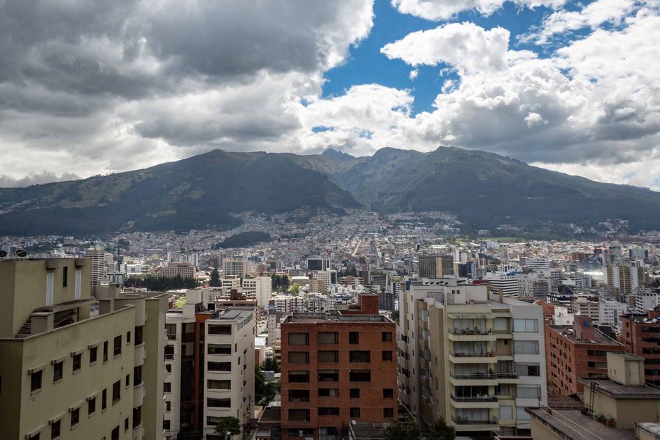 Situationsbericht von Alois Speck Junior aus Quito, der Hauptstadt von Ecuador, im Hintergrund der Vulkan Pinchincha (Bilder: zvg)