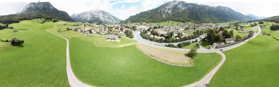 Die Zusammenarbeit der verschiedenen Akteure steht im Zentrum im Entwicklungsprozess ländlicher Raum, bei dem das Glarnerland eine Pilotregion ist • Foto: Landschaft bei Glarus (zvg)