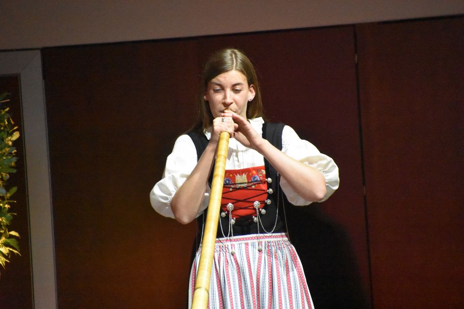 Die Alphorn-Virtuosin Lisa Stoll