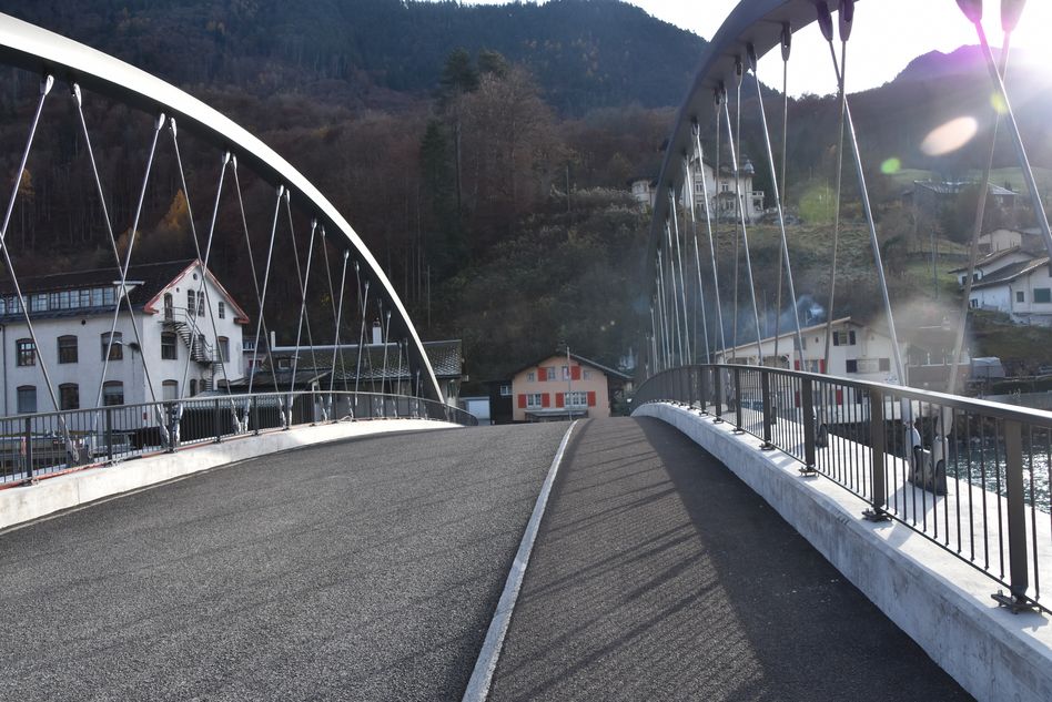Linthbrücke Mitlödi fertiggestellt