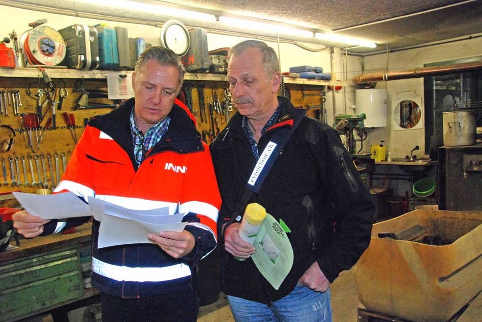 Die beiden Geschäftsinhaber Markus Tonner von der Inno Recycling AG (links) und Martin Bowald von der Martin Bowald AG arbeiten Hand in Hand gemeinsam für eine saubere Umwelt