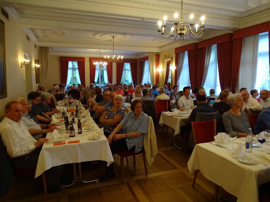 Gut besetzt war der Saal im Hotel Glarnerhof. (Bilder: p.meier)