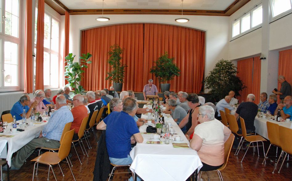 Gemeinsames Mittagessen im Braueerigasthof Adler in Schwanden
