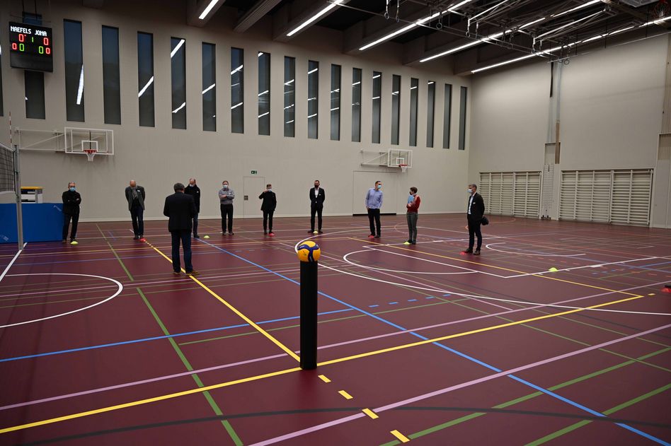 Ein Blick in die neue Sporthalle vier anlässlich der Eröffnungsfeier im Sportzentrum Kerenzerberg. (Bilder: FJ)