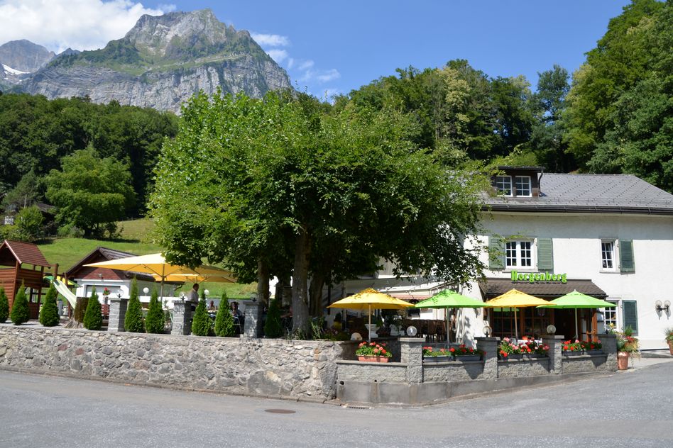 Die wohl schönste Gartenwirtschaft im Kanton Glarus, Restaurant Horgenberg in Mitlödi (Bilder: e.huber)