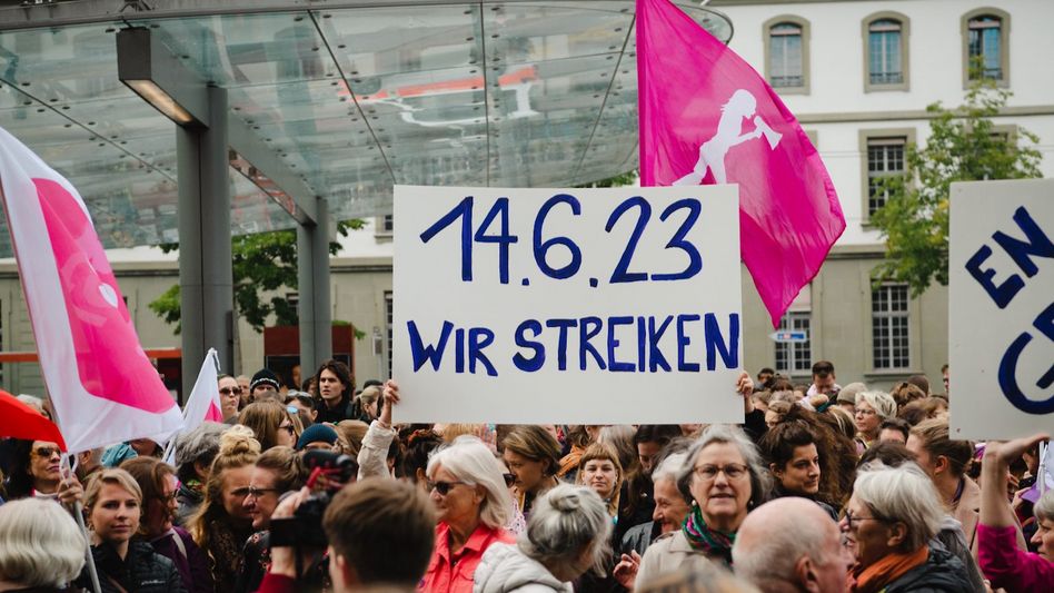 Bereits nach dem Ja zur AHV21 am 22. September 2022 hat die SP Schweiz zum Frauenstreik am 14. Juni 2023 aufgerufen. (Bild: SP Frauen Schweiz)
