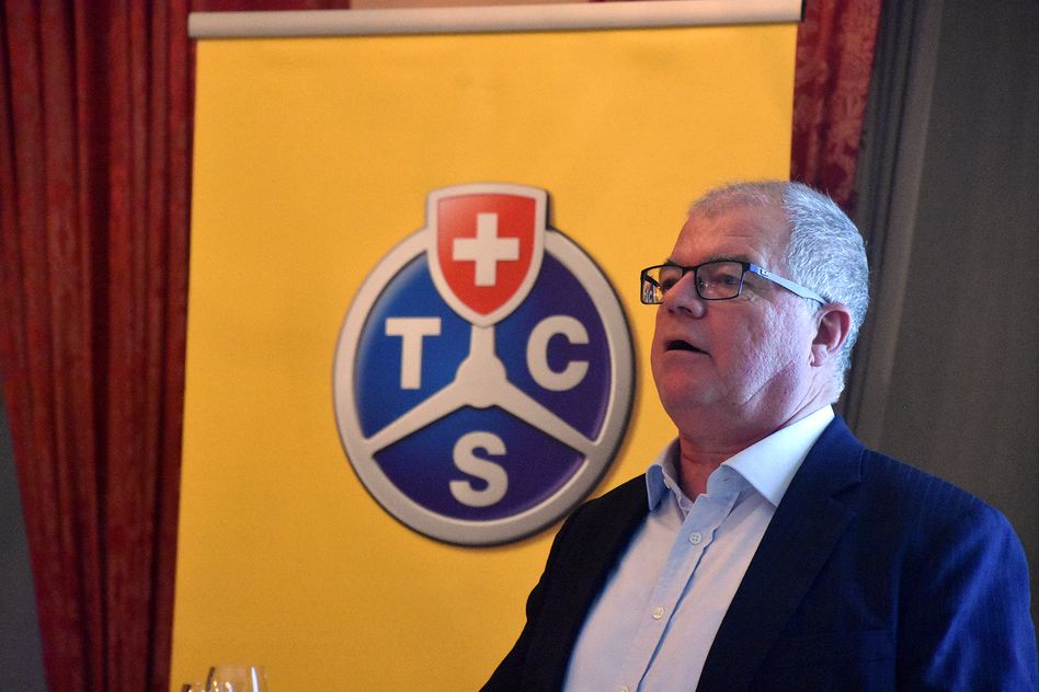 Zum letzten Mal Hansjürg Rhyner als Präsident die Generalversammlung der TCS Sektion Glarus. (Bilder: e.huber)