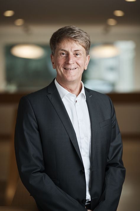 Stefan Hirt, Vorsitzender der Bankleitung der Raiffeisenbank Glarnerland tritt Ende April 2023 in den Ruhestand (Bild: zvg)