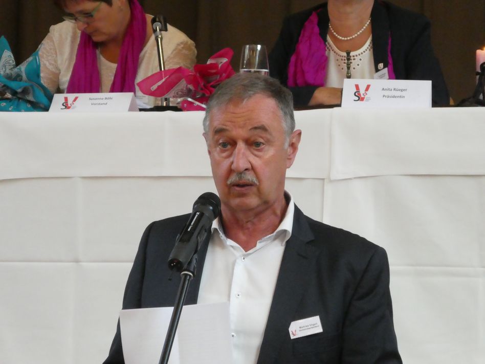 Gemeindepräsident Mathias Vögel Überbrachte die Grüsse der Gemeinde Glarus Süd und stellt den Anwesenden seine Gemeinde vor.