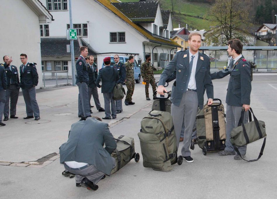 Ankunft der Wehrmänner auf dem Zeughausplatz in Glarus