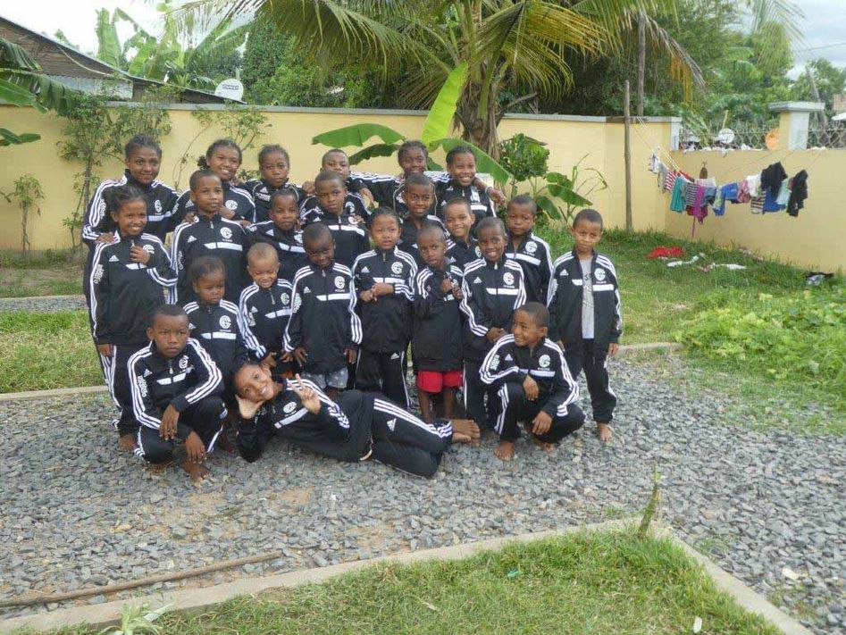 Die alten FC Glarus Trainer konnten den Kindern im Waisenhaus Mahasoa in Ambanja (Madagaskar) übergeben werden.