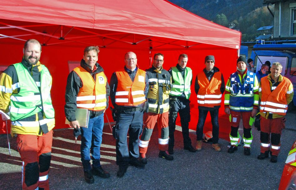 Gesamteinsatzleitung der spektakulären Einsatzübung der Öl- und Chemiewehr Feuerwehr Glarus (Bilder: hasp)