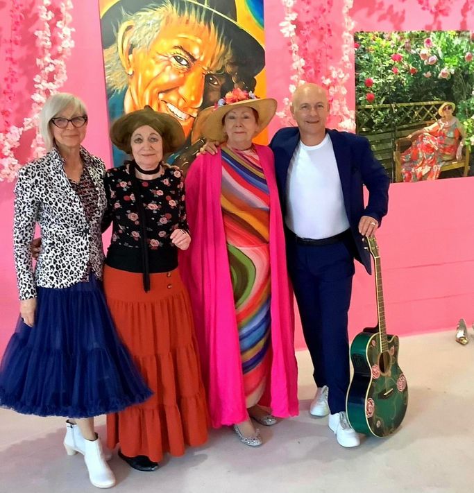 Zwei Glarner Kunstschaffende stellen zurzeit ihre Werke in Bonn, im grössten Frauenmuseum der Welt aus