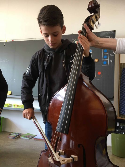 Glarner Musikschule verzaubert Schulhaus Büel