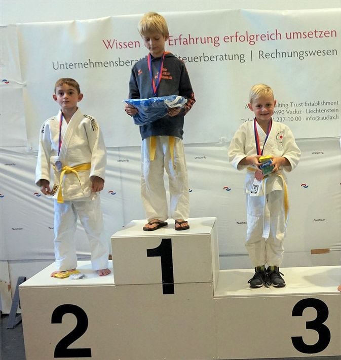 Der erst 7-jährige Mirco Brem aus Bilten, holt sich in Schaan die Bronzemedaille. (Bilder: zvg)