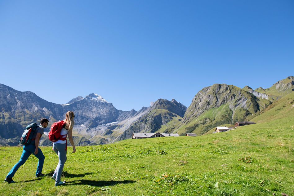 Der Taste-of-Tektonik-Trail steht ganz im Zeichen des Höhenwegs Obererbs – Ämpächli. (Bild: VISIT Glarnerland / Maya Rhyner)