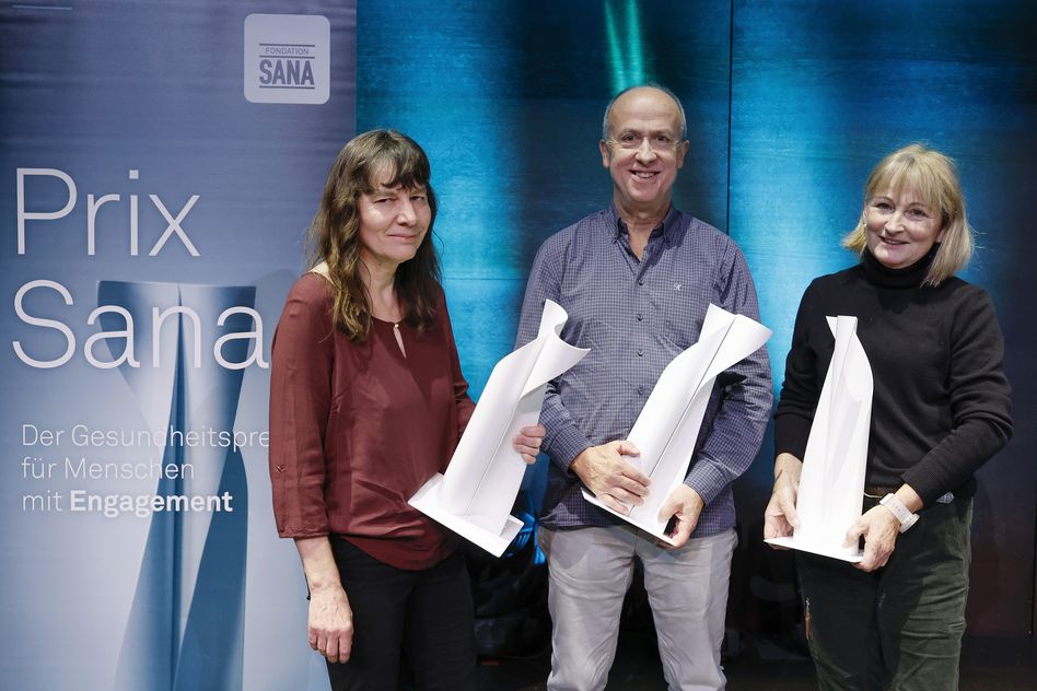 Von links: Regula Meyer (AG), Sigi Schiesser und Maria Lopez (VD) erhielten für Ihre grossen Engagements den Preis als Wertschätzung überreicht