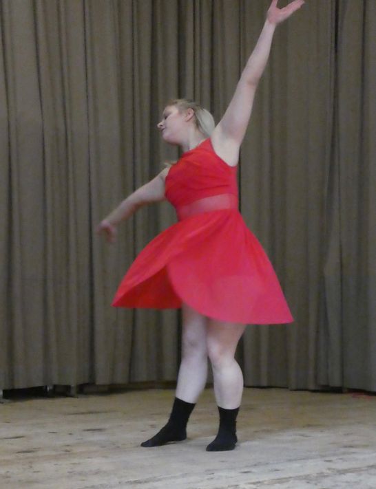 Melanie Rickenbacher erfreute mit ihrer Tanzeinlage die Herzen der Turnerinnen.