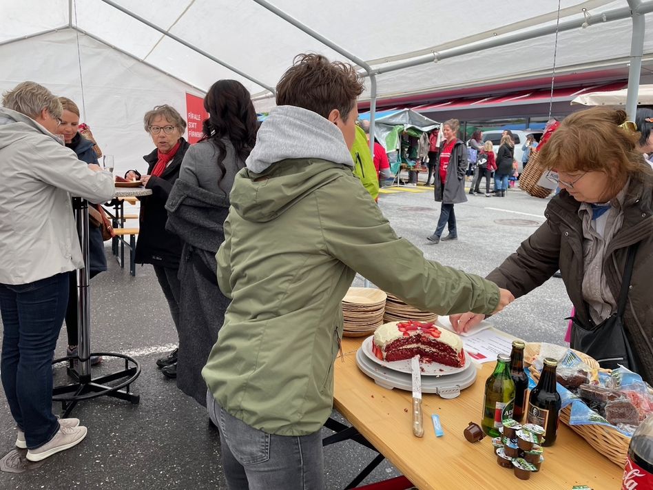 Auch dieses Jahr betreibt die SP wieder das Landsgemeinde-Beizli am Flohmarkt vom Samstag, 4. Mai. Alle sind herzlich eingeladen, sich bei einem Getränk und einem Stück Kuchen persönlich bei den Vertreter:innen der SP über die einzelnen Geschäfte zu informieren.
