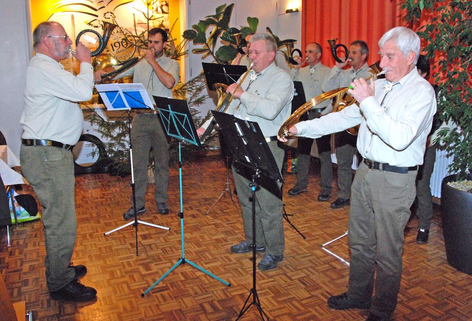 Die Jagdbläsergruppe «Edelwyss» unter der musikalischen Leitung von Manfred Bertini sorgte für den musikalischen Background
