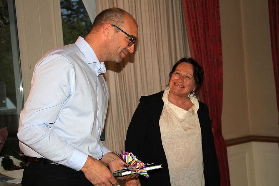 Vizepräsidentin Brigitte Bisig dankte Gemeindeschreiber Markus Rhyner für seinen grossen Einsatz.