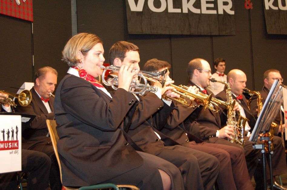 Völker und Kulturen musikalisch interpretiert von der Harmoniemusik Glarus