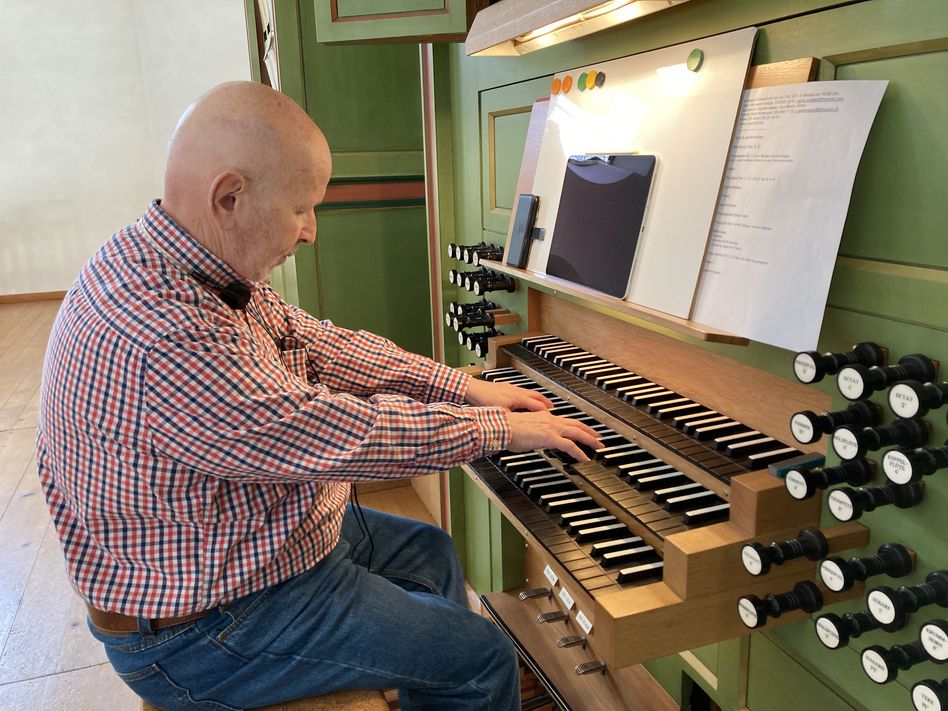 Hanspeter Bolliger spielte auf der Orgel.