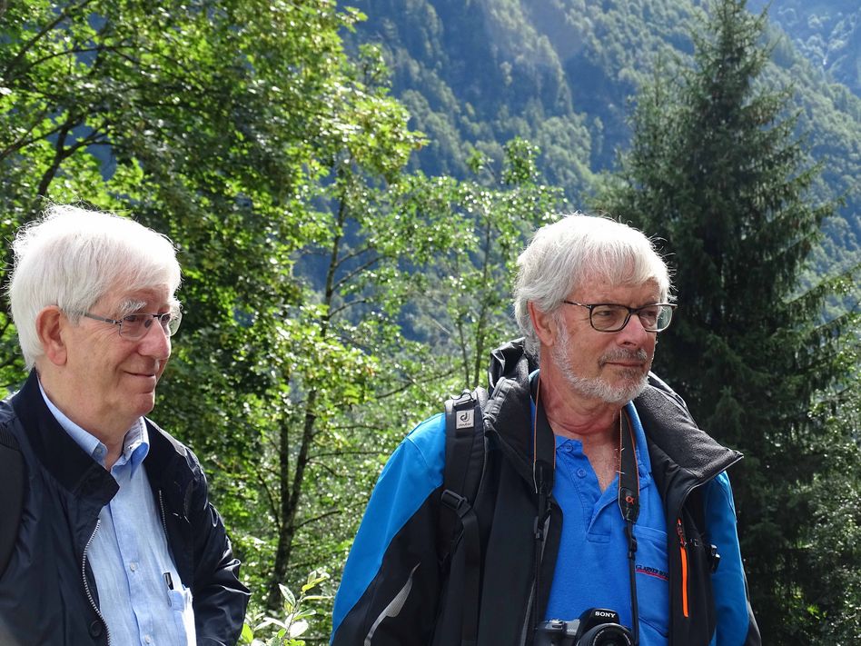 Hans Joss, Präsident des bündnerischen Seniorenverbandes (links) und Paul Aebli, Präsident der Glarner