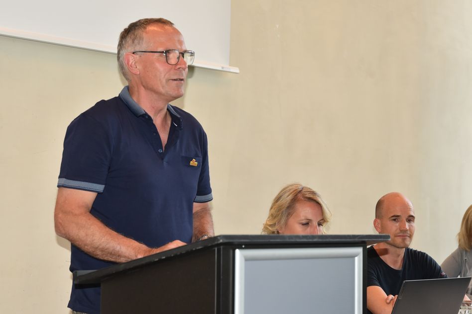 Christian Landolt, Präsident von vertical Glarnerland eröffnet die diesjährige Hauptversammlung (Bilder: j.huber)