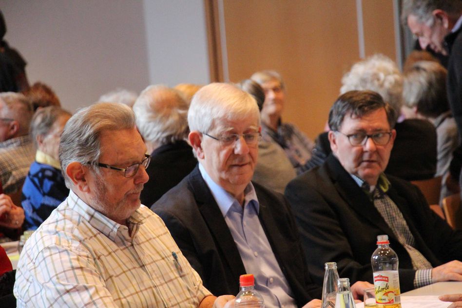 Die Gäste (von links): Ueli Brügger, Geschäftsführer des Schweizerischen Verbandes, Hans Joss, Präsident der Bünder Sektion, Kurt Ernst Ress, Vorstandsmitglied von St. Gallen / Appenzell